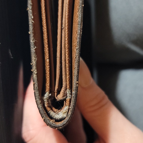 Louis Vuitton - Picture 10 of 12